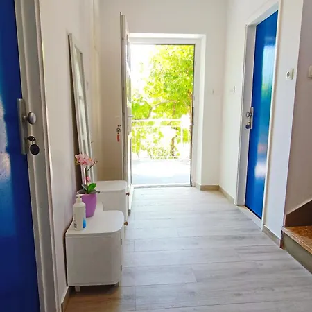 Vesna - With Private Bathroom Near Sea Apartment *