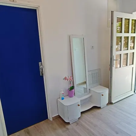 Vesna - With Private Bathroom Near Sea Apartment Trogir