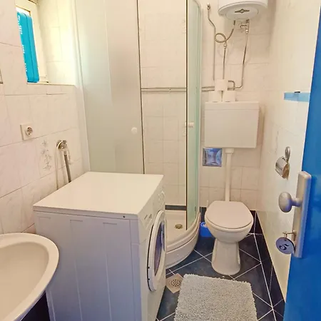 Vesna - With Private Bathroom Near Sea Apartment